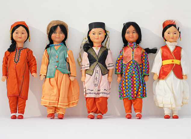 ソビエト社会主義連邦共和国時代の民族衣装人形 | わらべ館 [童謡